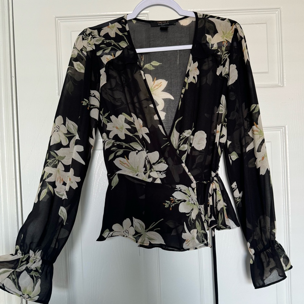 Brand Forever 21, size L color black with with flowers